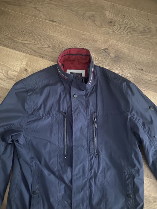 Granatowa kurtka męska z czerwonymi wstawkami rozmiar 44/2XL