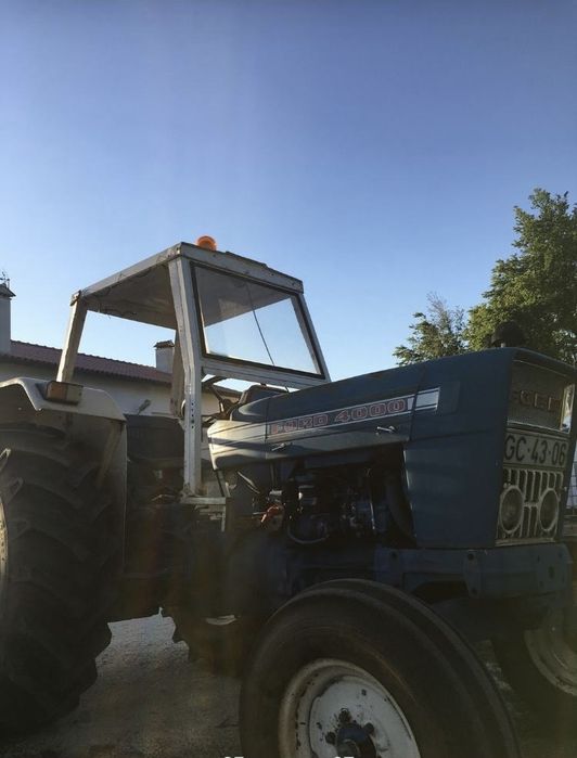 Ford 4000 com direção assistida