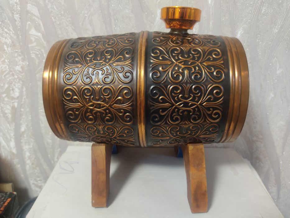 Боченок в медной чеканке СССР.