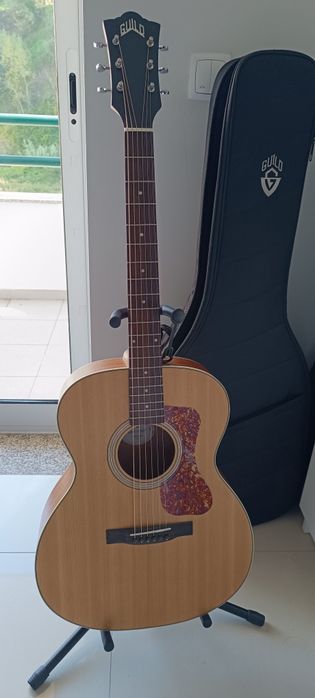 Guitarra Acústica Guild OM240E