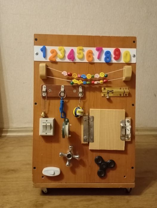 Бизиборд. Доска Монтессори.