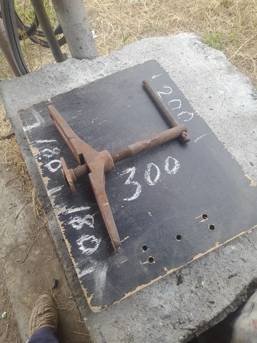 Винт знімача підшипників  і шківів