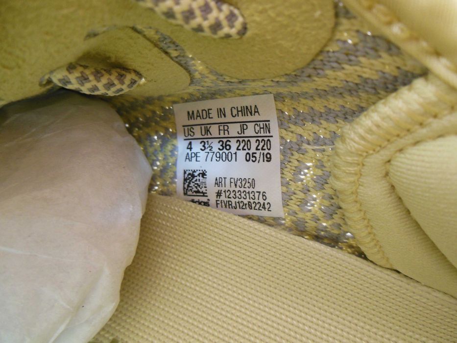 36 Adidas Yeezy Boost 350 V2 Antlia Non-Reflective FV3250