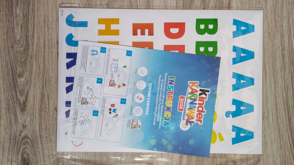 Piniata KINDER + zestaw naklejek do udekorowania.