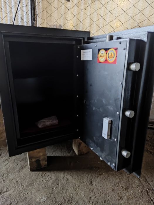 Сейф б.у  банковский БССА 2-620/60-1Кл сертифицированный