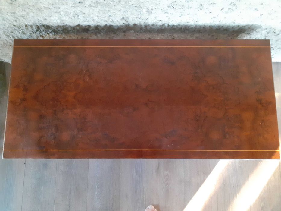 Antyczny stolik klepak