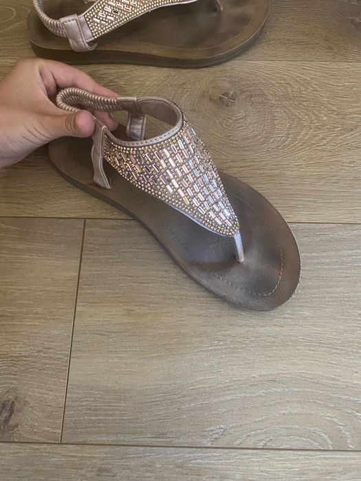 Sandały damskie błyszczące