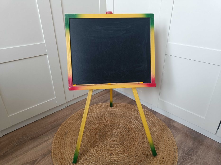 TABLICA czarna dla dzieci do rysowania kredą / Na stelażu - składana