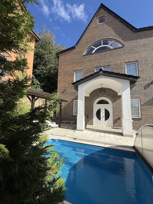 Аренда шикарного дома на Звиренецкой,Печерск,Посольства,бассейн,камин