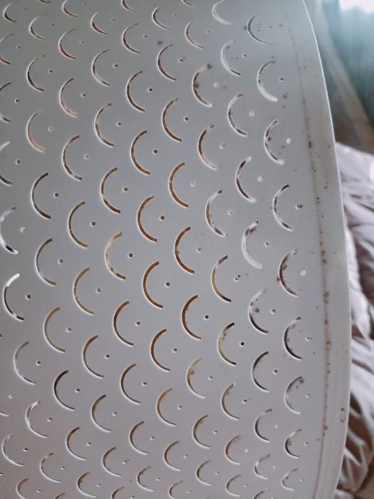 Candeeiro IKEA branco e dourado