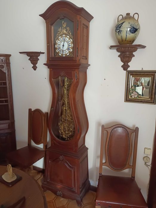 Relógio de sala com pêndulo