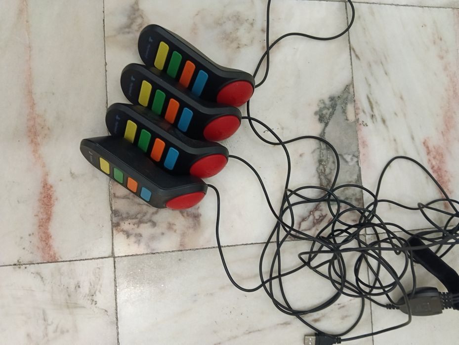 Conjunto de 4 Comandos Buzz! Buzzers Originais com Fio para PlayStation 2 (PS2)