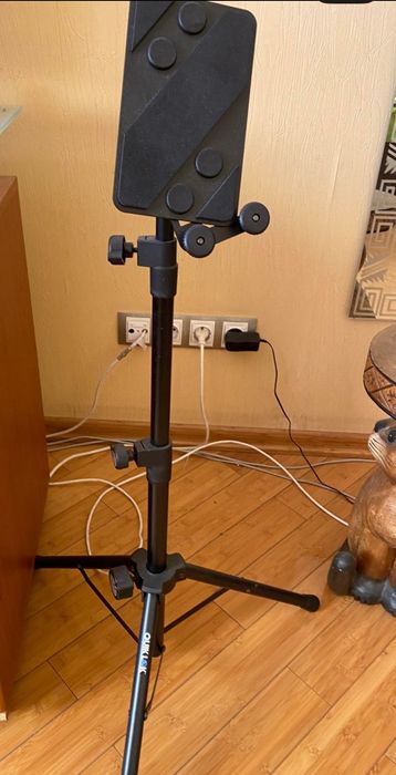 Стійка-трипод для ноутбука