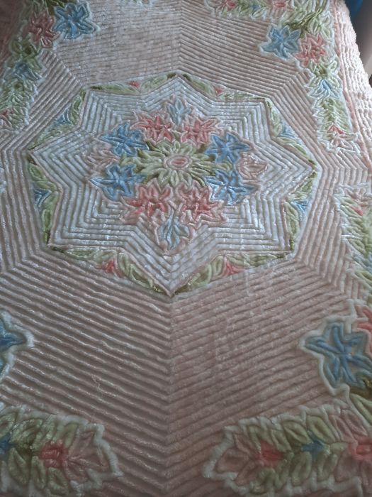 Colcha  fofinha cama de casal nova por estriar