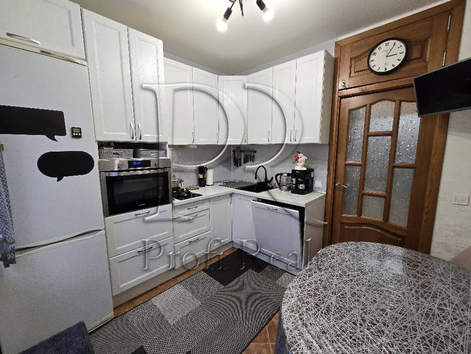 Продаж 2 кімн. квартири на Теремках вулиця Луценка 5