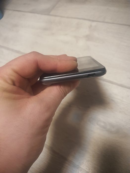 Смартфон Neffos tp703A