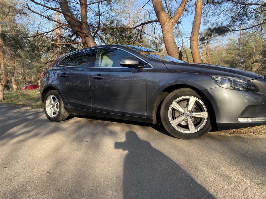 Volvo v40 2013 року