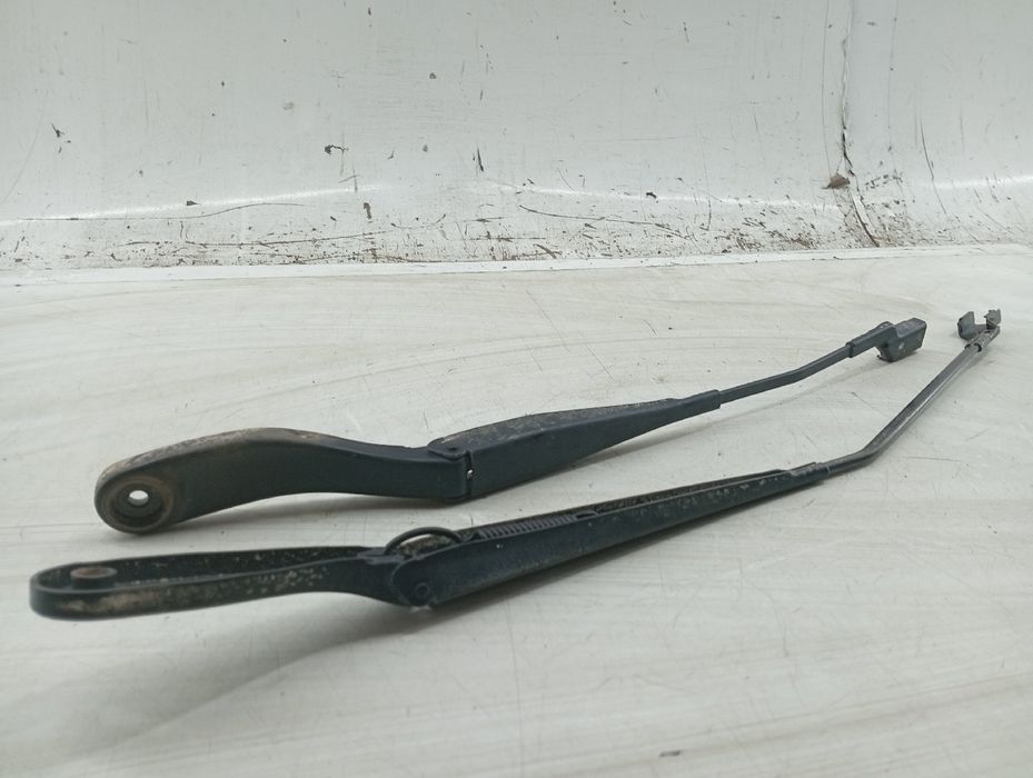Astes/Escova Limpa Conjunto (2) - VOLVO C30 (533) | 06 - 13