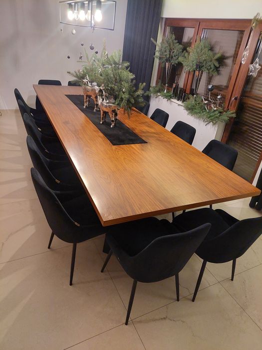 Duży stół  z krzesłami  loft