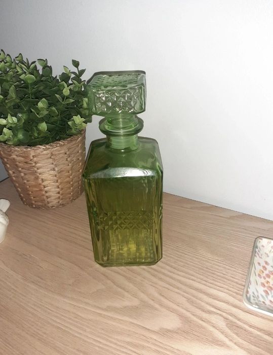 Garrafa verde de vidro