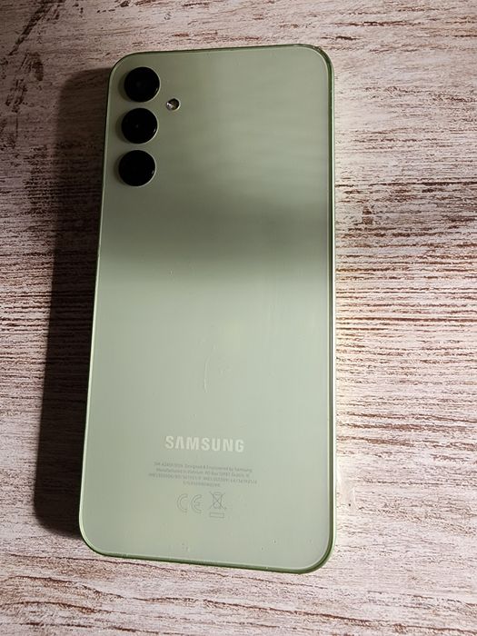 Samsung a24 como novo