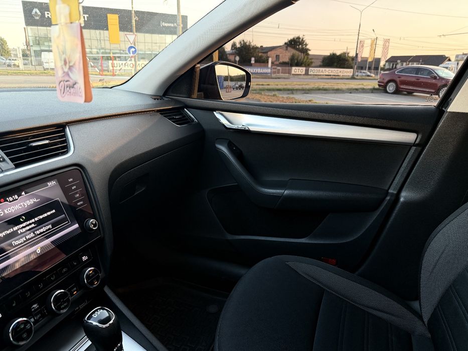 Skoda Octavia 2019 VIN TMBAD2NE4KB007257 фото оголошення 13 з 16