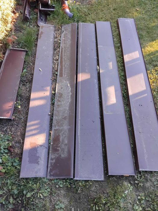 Parapety zewnętrzne metalowe brązowe
