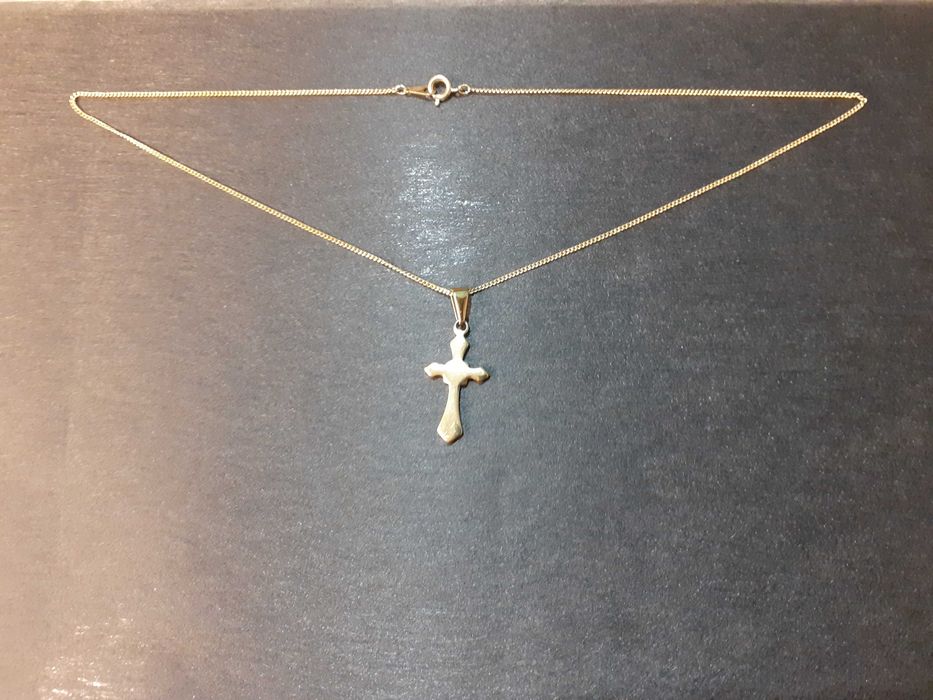 Saldos - Fio dourado com cruz de aço inoxidável