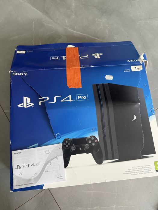 PlayStation 4 Pro 1 TB + 2 pady + 2 gry + oryginalne pudełko