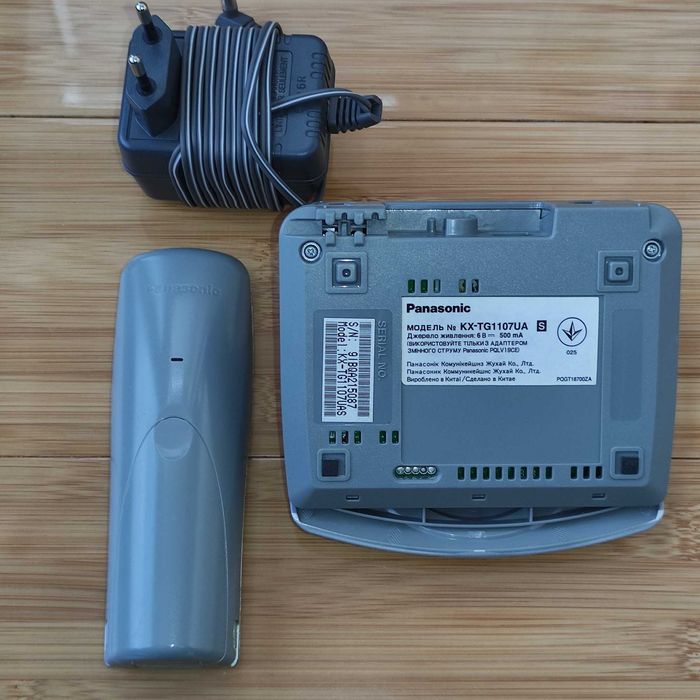 Радіотелефон Panasonic KX-TG1107UA з переносною трубкою ( телефон )