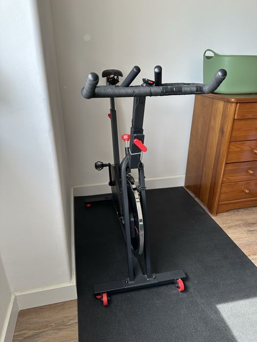 Bicicleta Spinning Domyos Biking 100 + pedais de encaixe + tapete 1x2 m