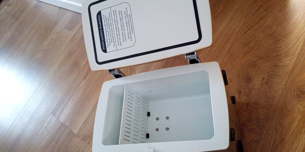 Lodówka samochodowa/turystyczna