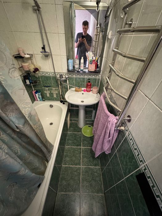 Продаю 4 кім в центрі
