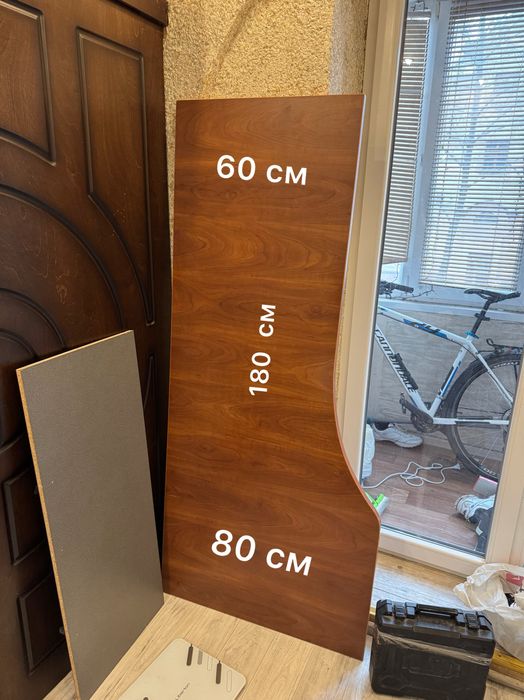 Продам офисный-компьютерный стол.