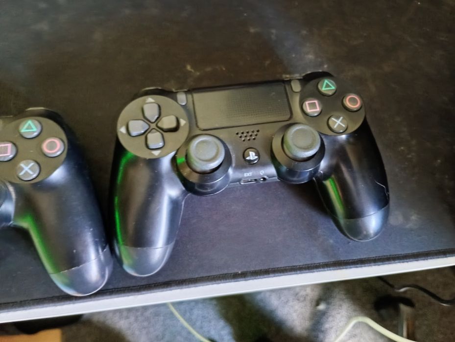Dwa kontrolery dualshock 4 oryginalne