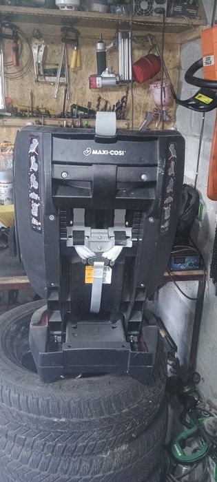 Продам автокрісла фірми Maxi Cosi від 9до 18кг.