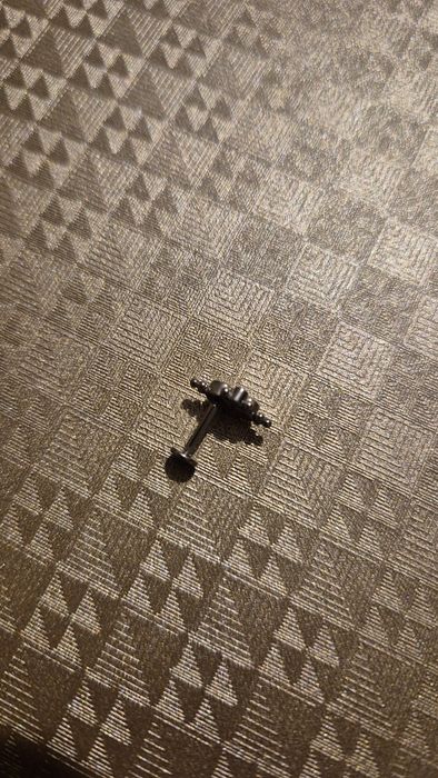 Piercing de orelha em titânio