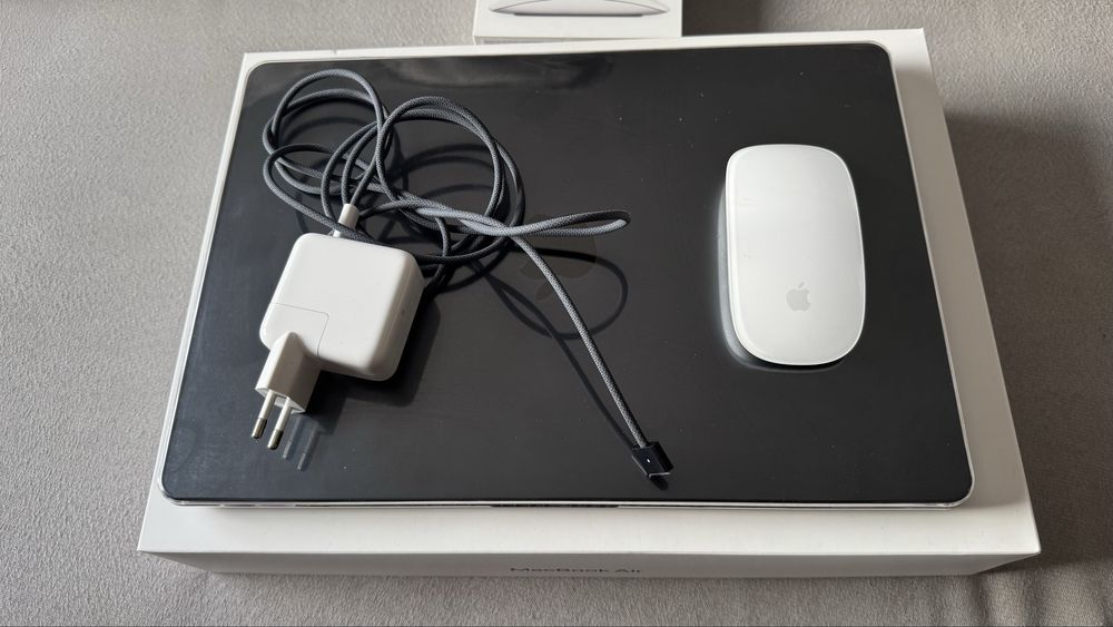Macbook air 15 2025  M4 16gb 512gb + MagicMouse Impecavel