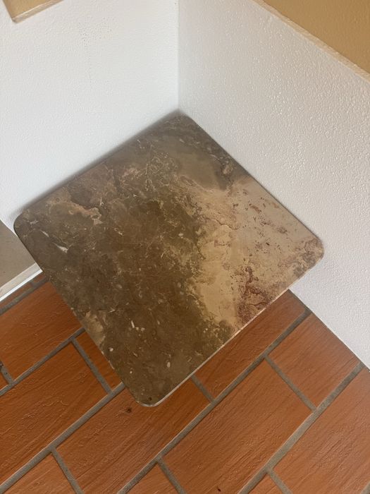 Mesa de apoio em pedra
