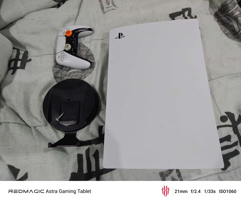 Playstation 5 (Standard com disco) + god of war ragnarok