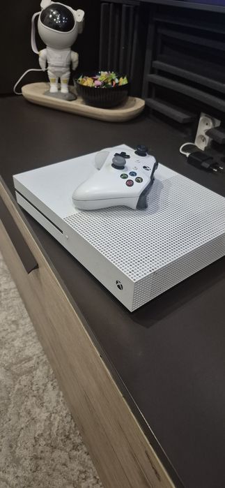 Xbox one s + pad