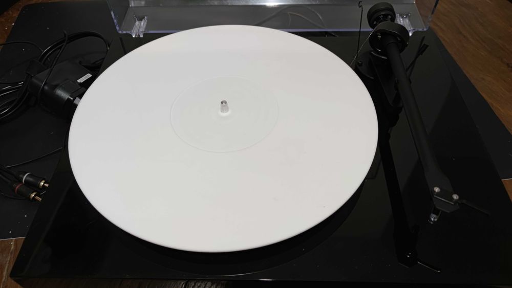 Gramofon PRO-JECT Debut III DC Czarny piano