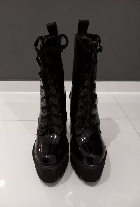 Nowe lakierowane botki r. 36