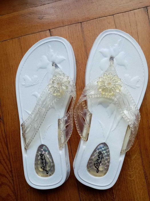 buty damskie klapki