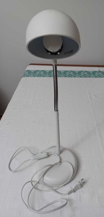 Candeeiro Branco com Desenho Recortado