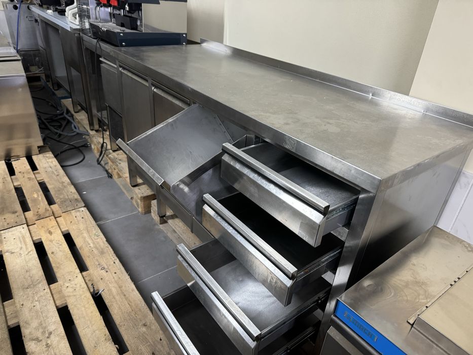 Bancada com deposito para pão etc  e gavetas / escaparate inox