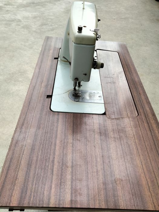 Máquina de costura usada