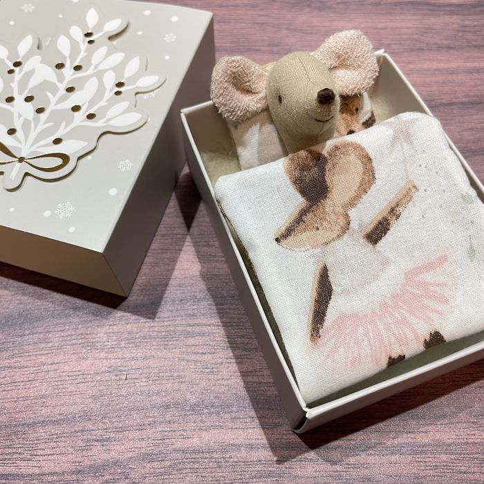 Zestaw prezentowy łóżeczko-pudełeczko dla myszek maileg łóżko pościel