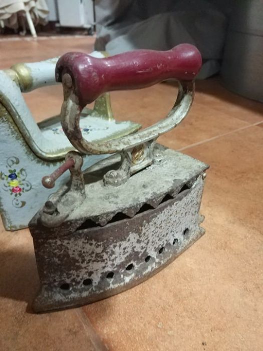 Ferros de engomar (a carvão)