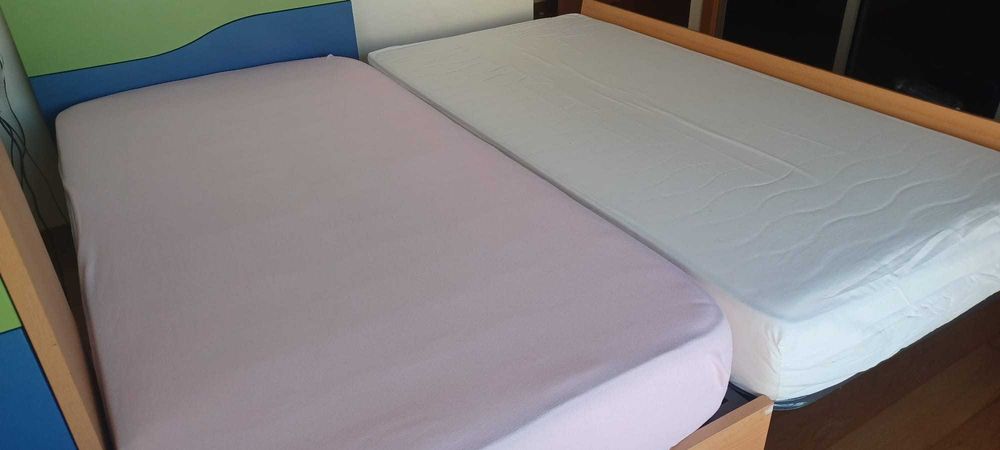 Cama individual dupla + 2 colchões